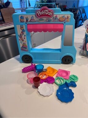 Play-Doh Kids Ice Cream Truck Playset